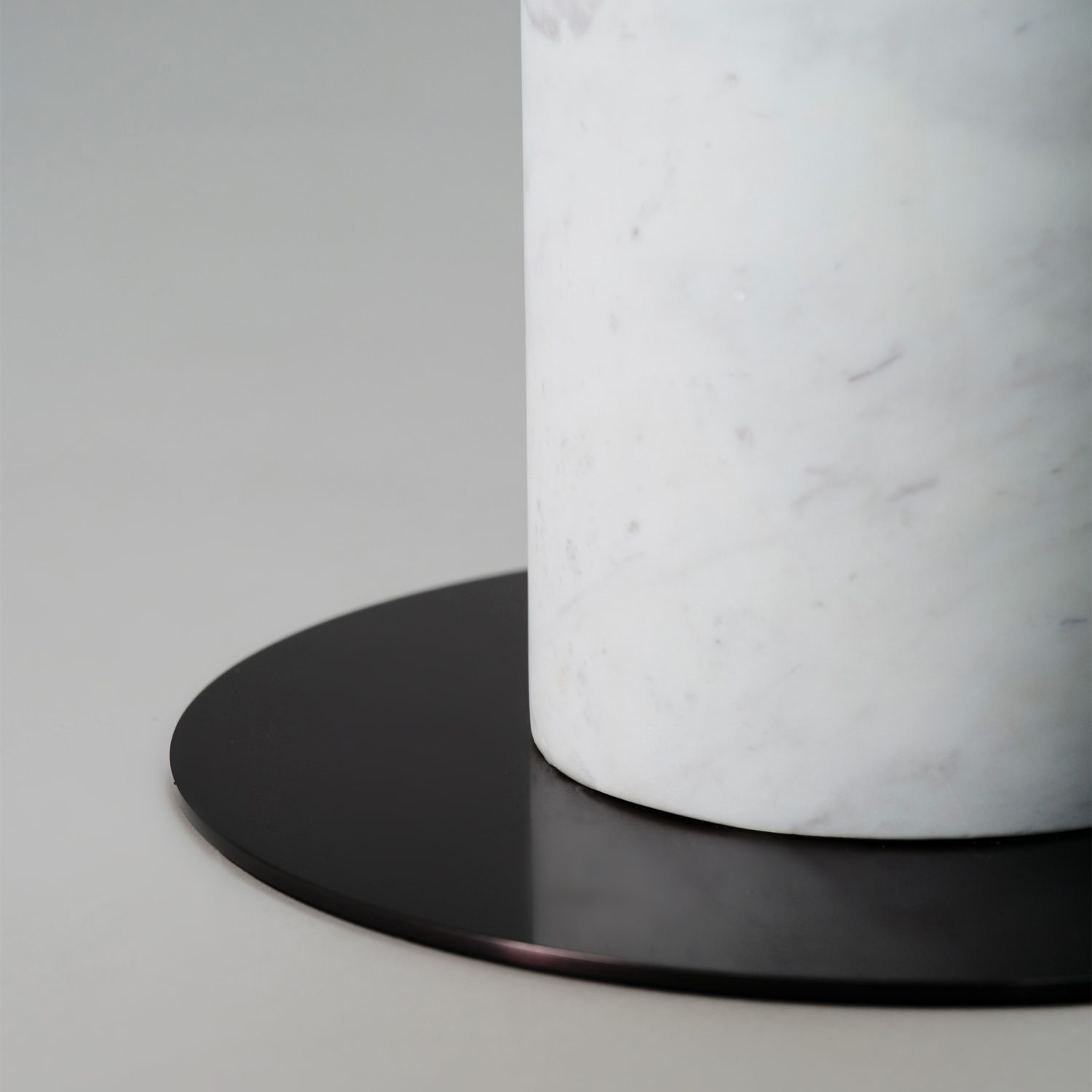 Iris Floor Totem - White marble base